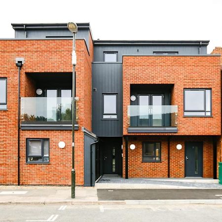 Hybrid Resi - Mitcham Close To Tooting And Wimbledon Exterior photo
