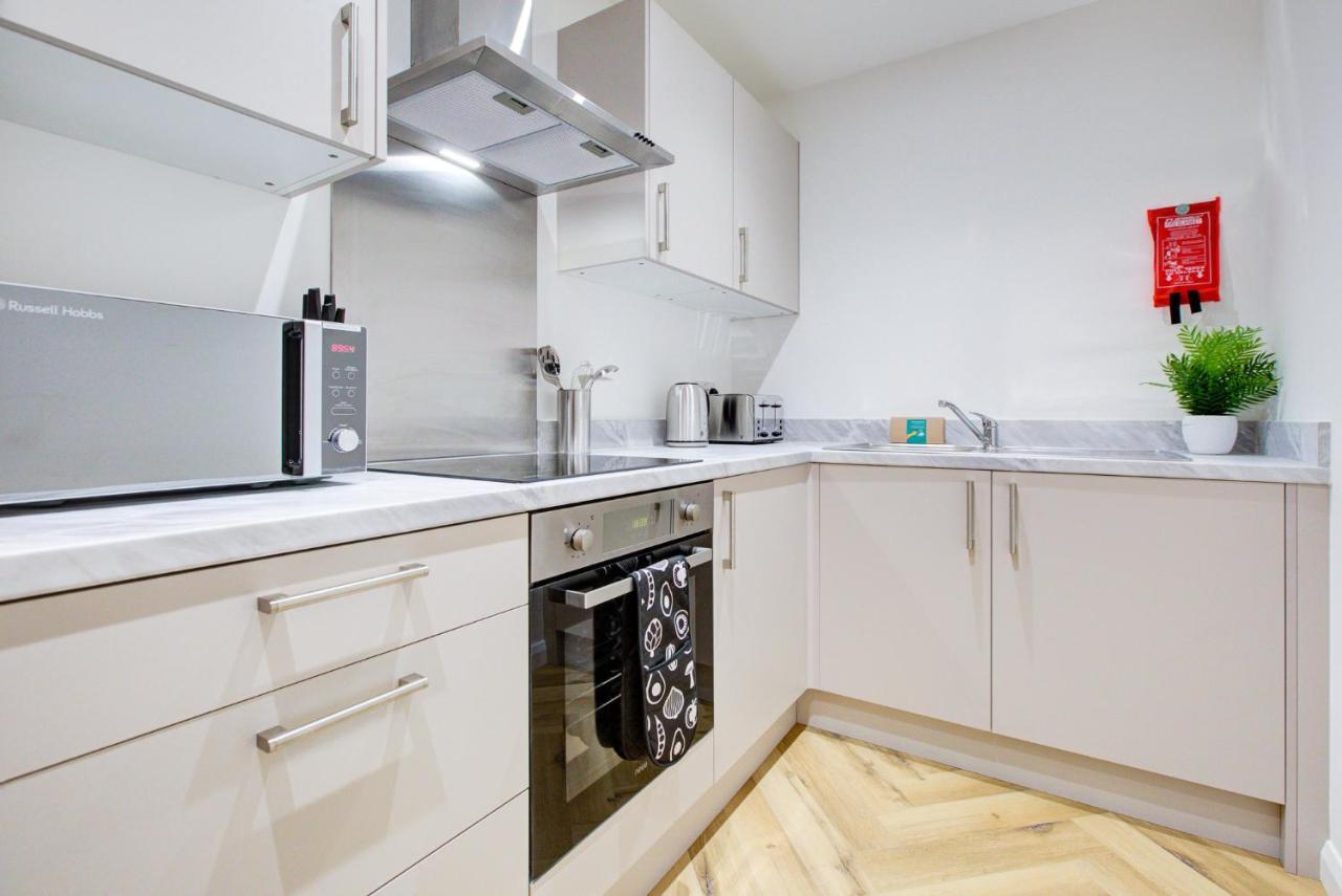 Hybrid Resi - Mitcham Close To Tooting And Wimbledon Exterior photo