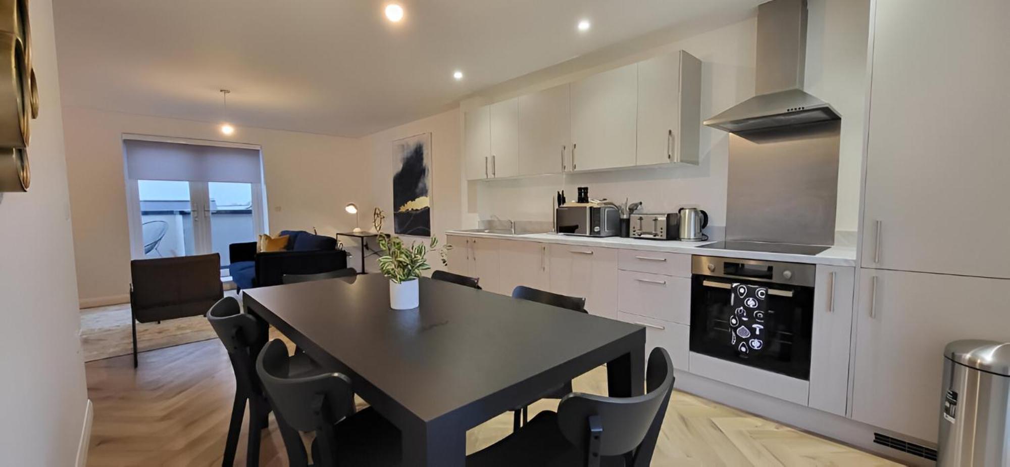 Hybrid Resi - Mitcham Close To Tooting And Wimbledon Exterior photo